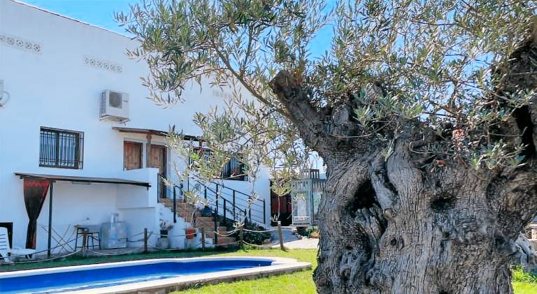 Rental apartment with patio, barbeque & private pool | Pets allowed — photo 4