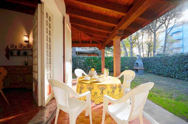 Child-friendly villa with barbecue & yard | Nature view | Pets allowed — photo 2
