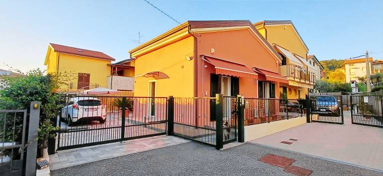Villa with yard — photo 4