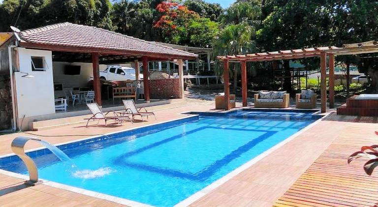 Beautiful vacation home with pool & hot tub | Next to the beach | Pet-friendly in Ilhabela