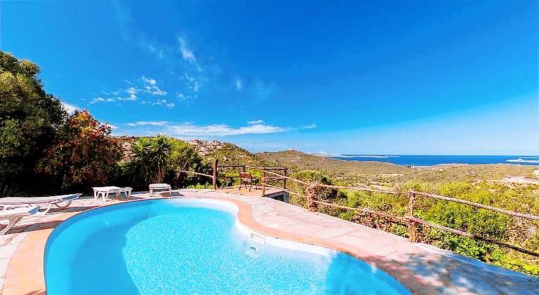 Vacation home with pool in Arzachena