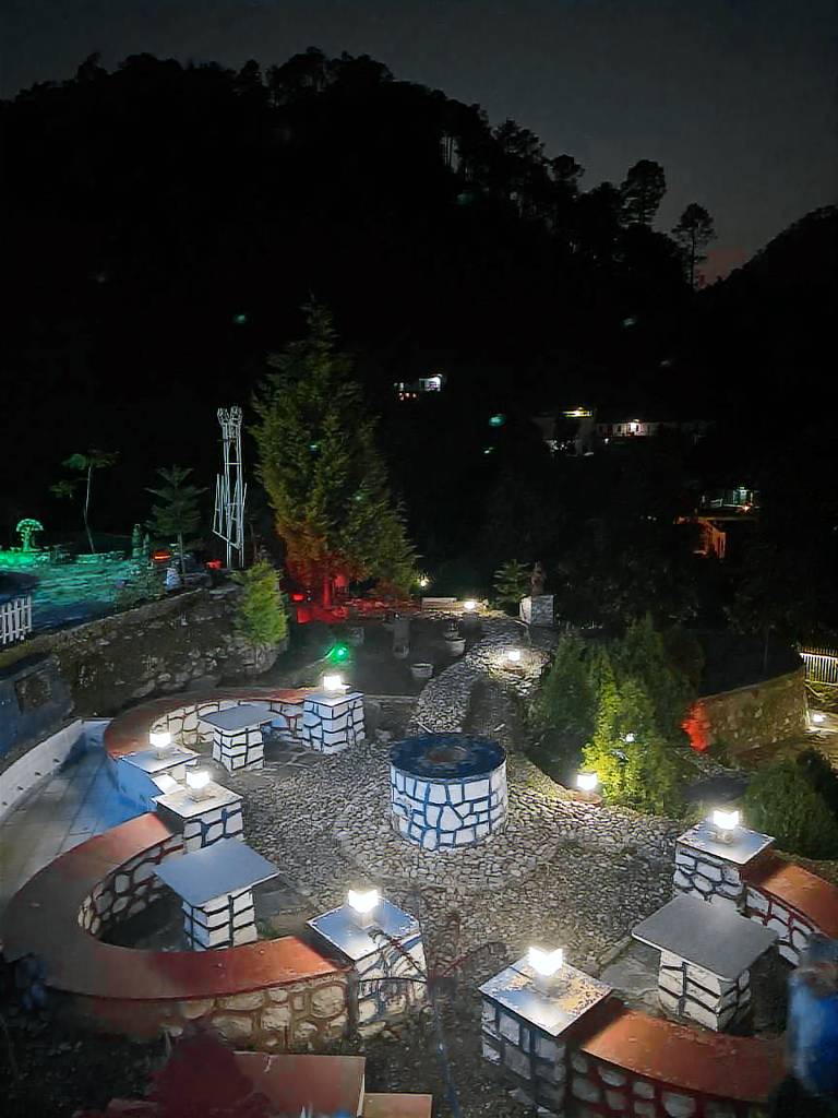 Villa with yard, pool & grill | Water view — photo 5