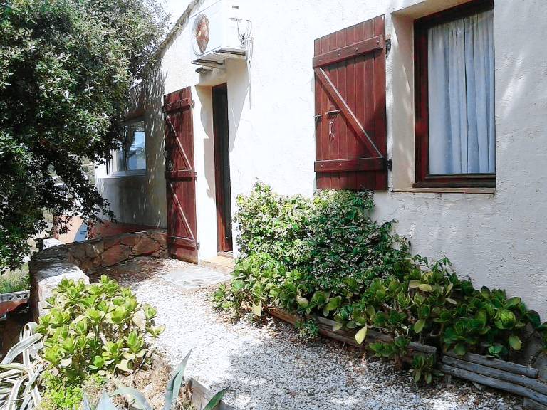 Family-friendly lovely villa with garden, terrace & pool | Water view | Next to the beach | Dogs allowed — photo 5