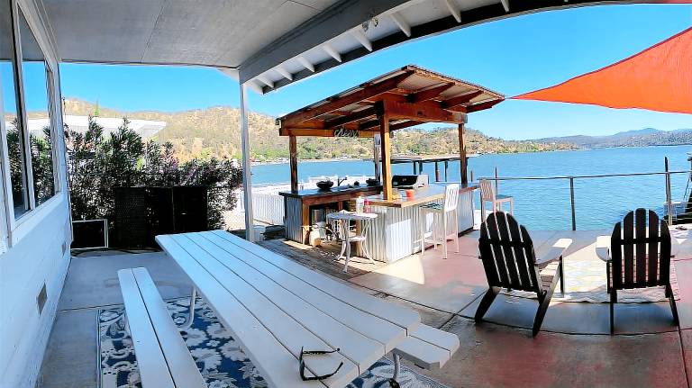 House  Clearlake