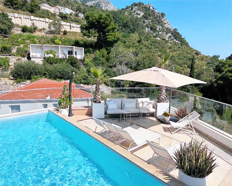 Children-friendly charming holiday apartment with terrace, barbeque & pool | Mountain view | Close to the beach | Pet-friendly in Omis