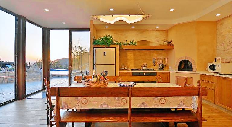 Lodge with terrace, private pool & barbeque — photo 3