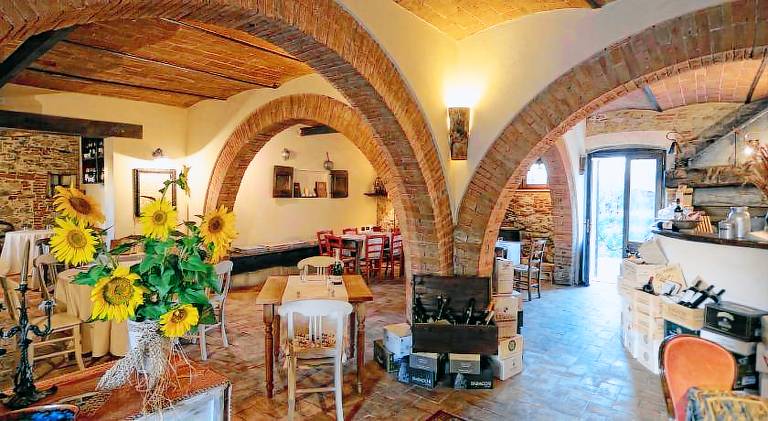 Holiday apartment with BBQ, pool & garden — photo 4