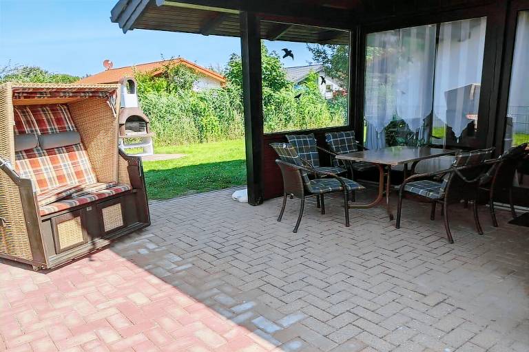 Vacation home with yard, terrace & BBQ — photo 5