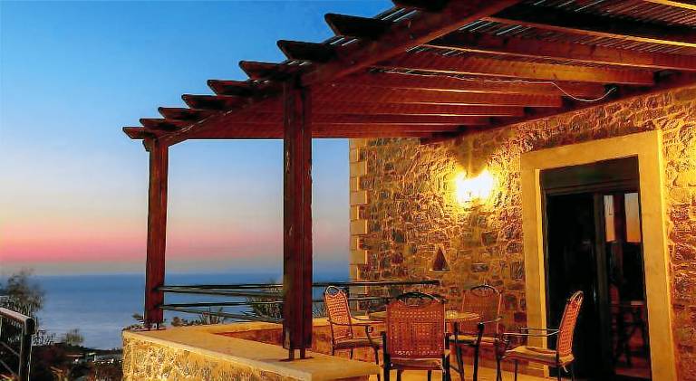 Villa with pool, BBQ & hot tub | Perfect for remote work — photo 2
