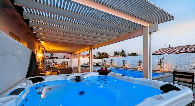 House with pool & jacuzzi — photo 4