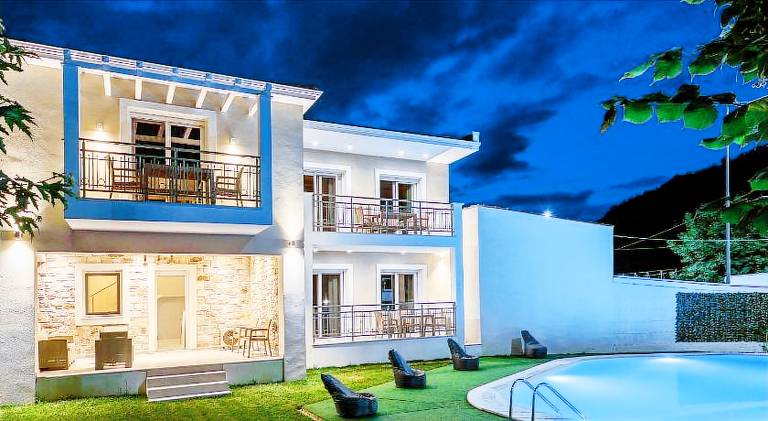 Lovely serviced apartment with terrace, yard & pool | Pets are welcome — photo 3