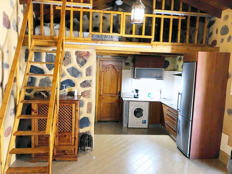 Pleasant vacation home with barbeque, garden & private pool | Pets allowed — photo 4