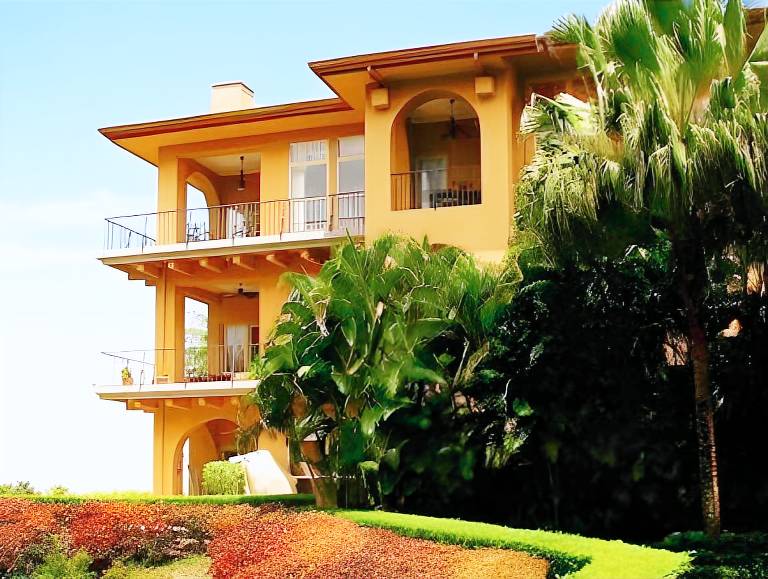 Serviced apartment with patio, barbecue & yard in Puntarenas