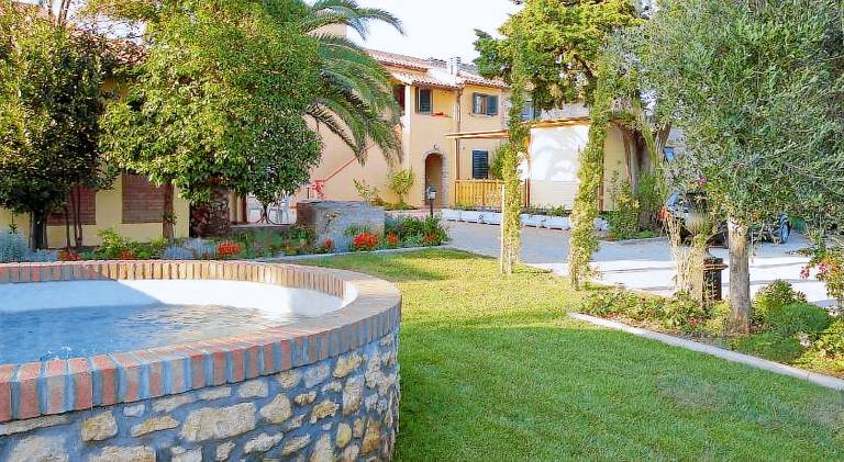 Serviced apartment with barbecue, pool & garden | Pet-friendly — photo 3