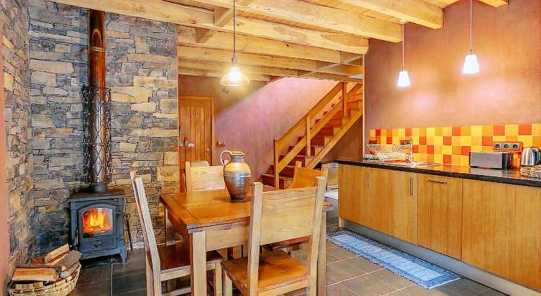 Vacation home with patio & barbecue | Pets are welcome — photo 4