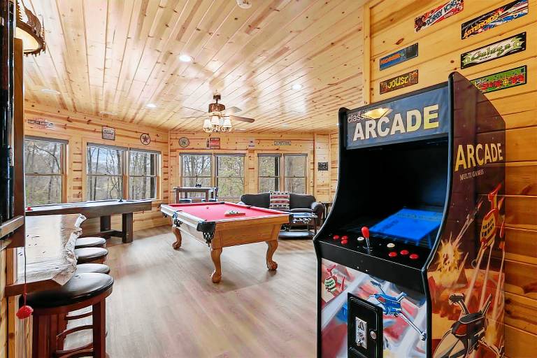 Cabin with terrace, hot tub & BBQ | Mountain view — photo 4