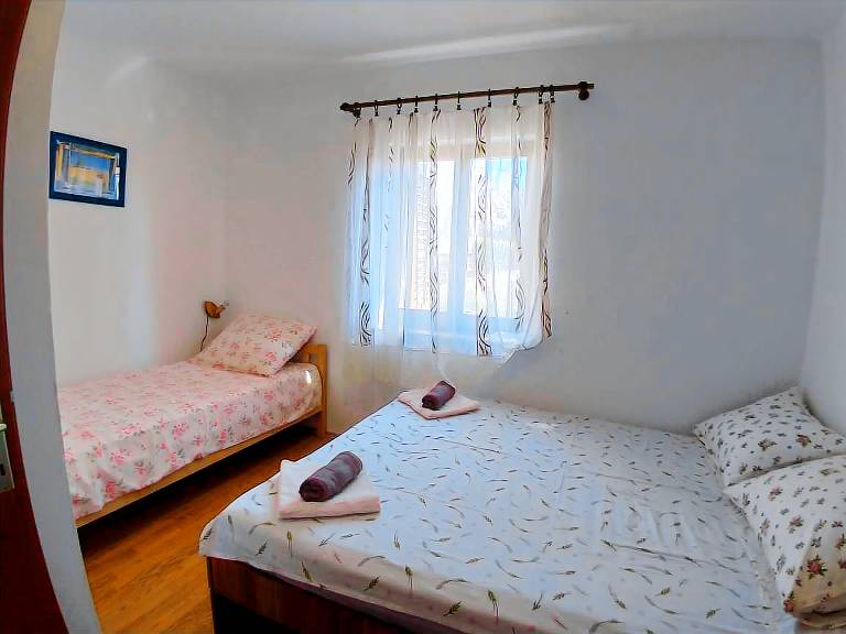 Two bedroom apartment with terrace and sea view Njivice, Krk (A-15904-b) — photo 3