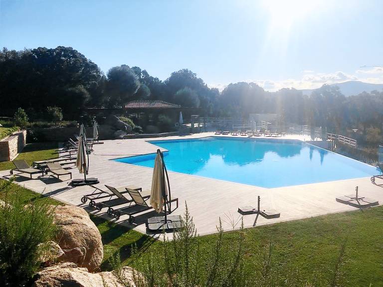 Holiday apartment with patio & pool in Porto-Vecchio