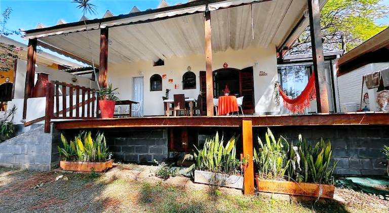 Wonderful lodge with patio, pool & yard | Good for workation | Dogs allowed in Itu