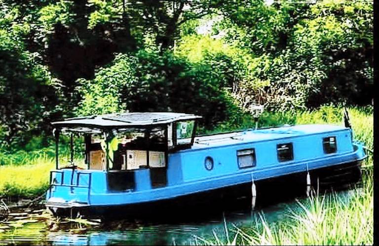 Houseboat  Skirteen