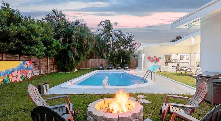 Vacation home with pool — photo 3