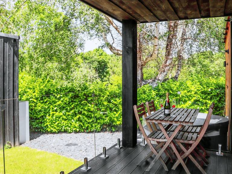 Child-friendly lovely cottage with jacuzzi & yard | Pets are welcome — photo 2