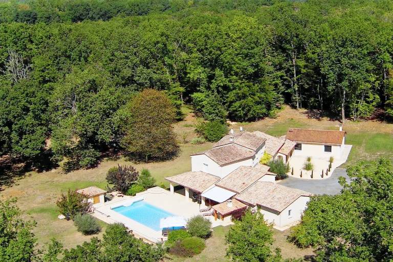 Fully equipped nice villa with barbeque, yard & terrace | Pets are welcome — photo 3