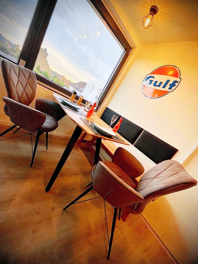 Hochwertig eingerichtete Dachgeschoss Wohnung komplett frisch saniert. Alles Neu bis zum kleinen Löffel … — photo 2