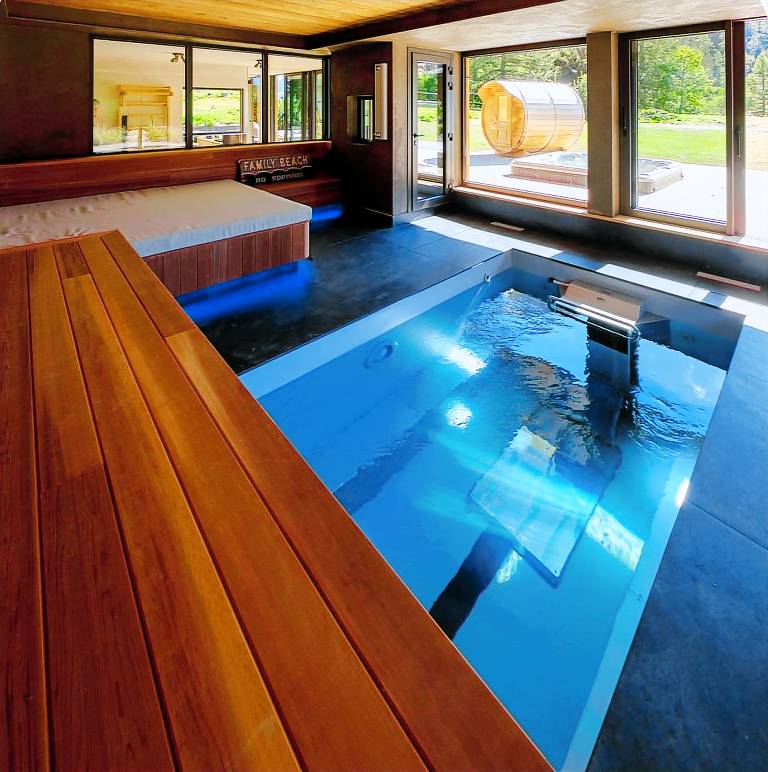 Family-friendly chalet with sauna, private pool & hot tub | Mountain view | Perfect for remote work | Pets are welcome — photo 4