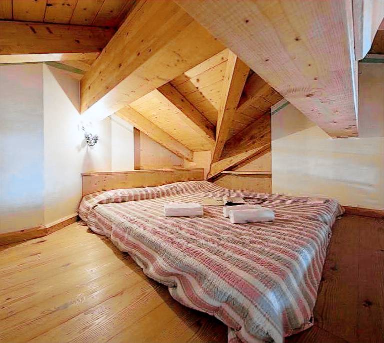 Apartment with jacuzzi — photo 3