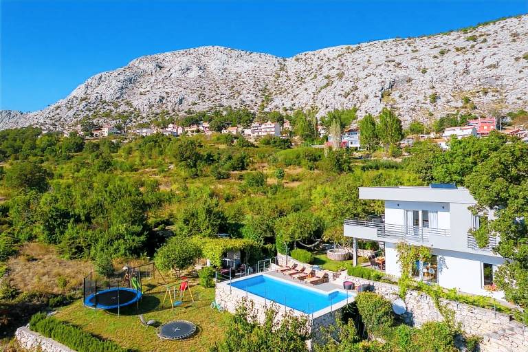 Villa with jacuzzi, private pool & barbeque | Mountain view — photo 4