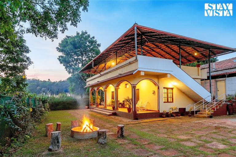 836 m&sup2; Villa