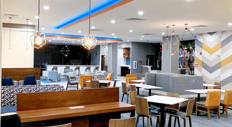 La Quinta Inn & Suites by Wyndham Louisville NE/Old Henry Rd — photo 5