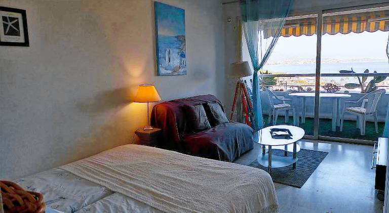 Rental apartment with terrace — photo 2