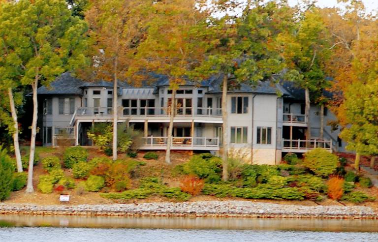 House  Huddleston