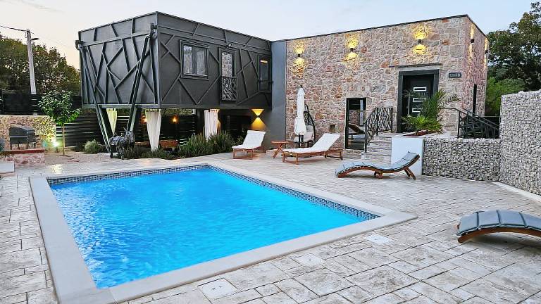 Villa 3QB Split by Villas Guide