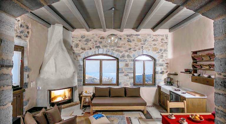Serviced apartment with pool, patio & garden | Suitable for remote work | Pets allowed — photo 3
