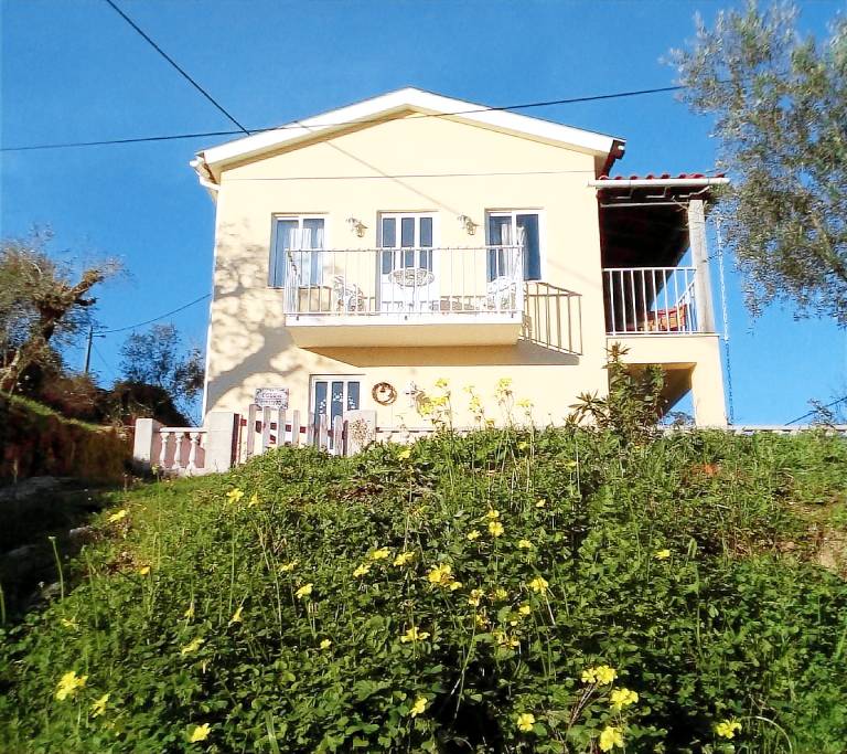 Vacation home with terrace, barbecue & private pool in Coimbra