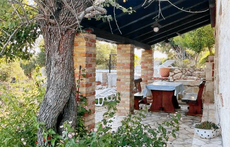 Villa with terrace, yard & private pool | Pets are welcome — photo 5