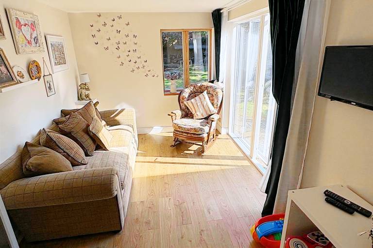 Isham House Sleeps 8 with Enclosed Garden