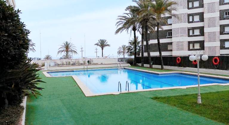 Apartment with pool & garden — photo 3