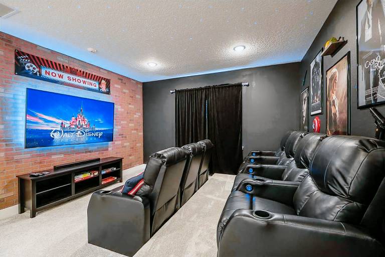 Vacation home with private pool, terrace & yard in Cham