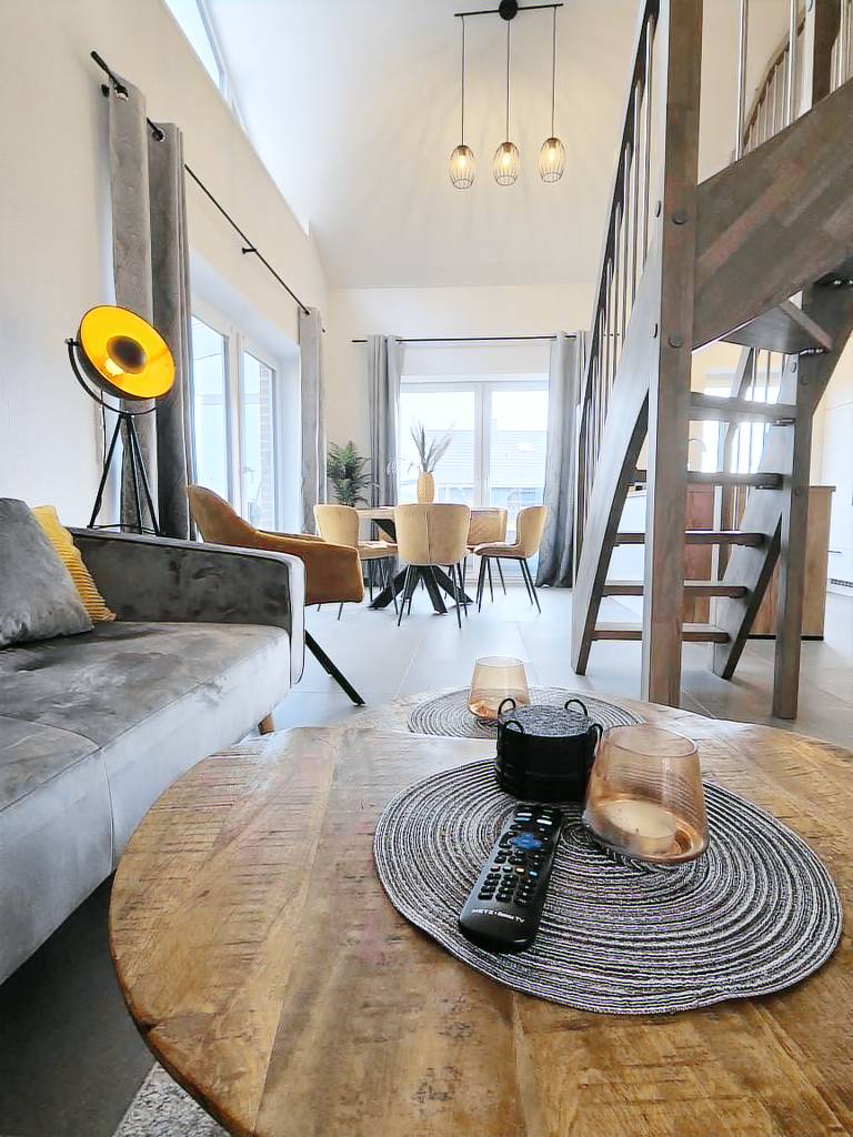 Neues Ferienhaus mit riesem Garten und Sauna Pool