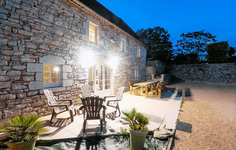 Gite with heated pool, grill & patio | Pets are welcome — photo 2