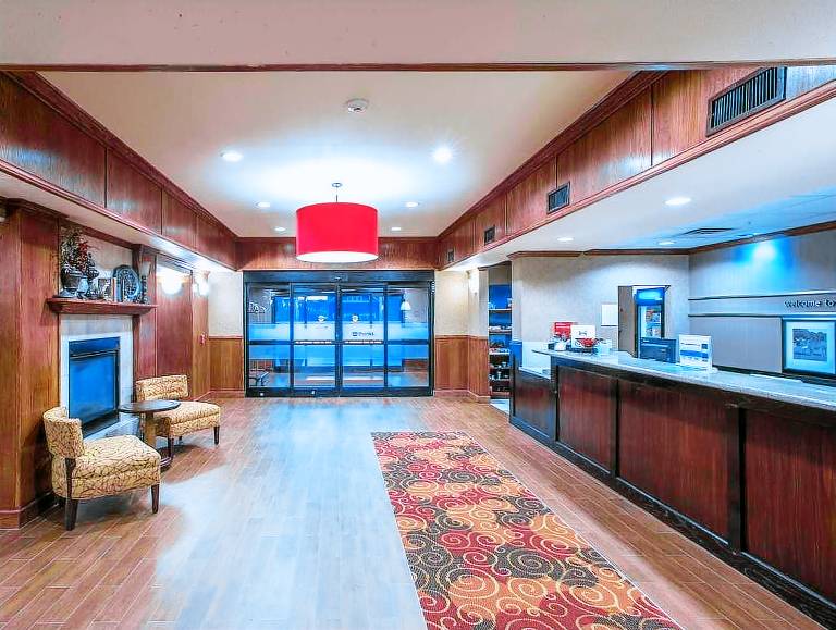 Hampton Inn & Suites Denton — photo 5