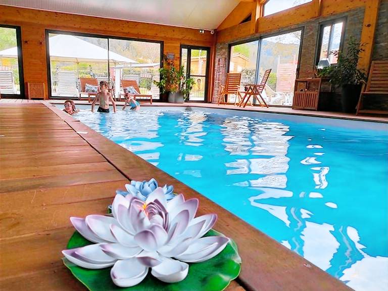 Family-friendly lovely chalet with heated pool | Pet-friendly in Pamiers