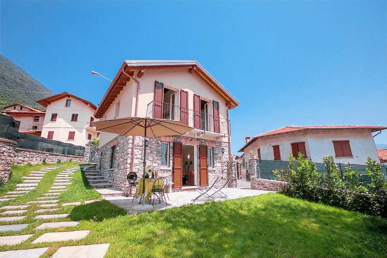 Casa  Lezzeno