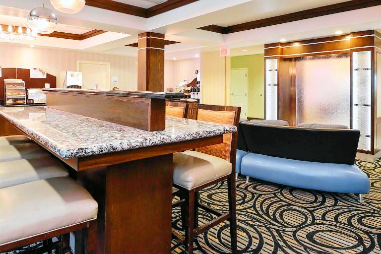 Holiday Inn Express & Suites Greenfield By IHG — photo 3
