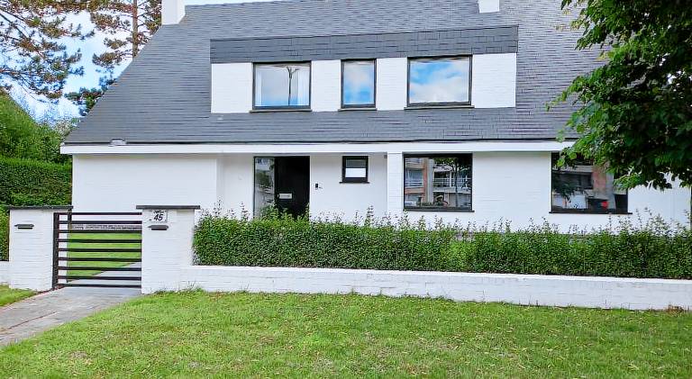 Rental apartment with patio & yard in Blankenberge