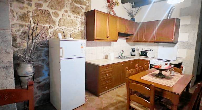 Villa with private pool, patio & yard | Pets allowed — photo 4